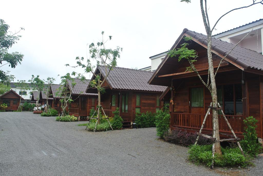 Ruenthong Resort Surat Thani Exterior photo
